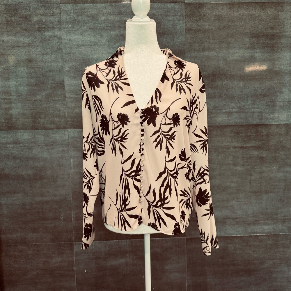 Alexia Admor ivory and black floral blouse, size S.